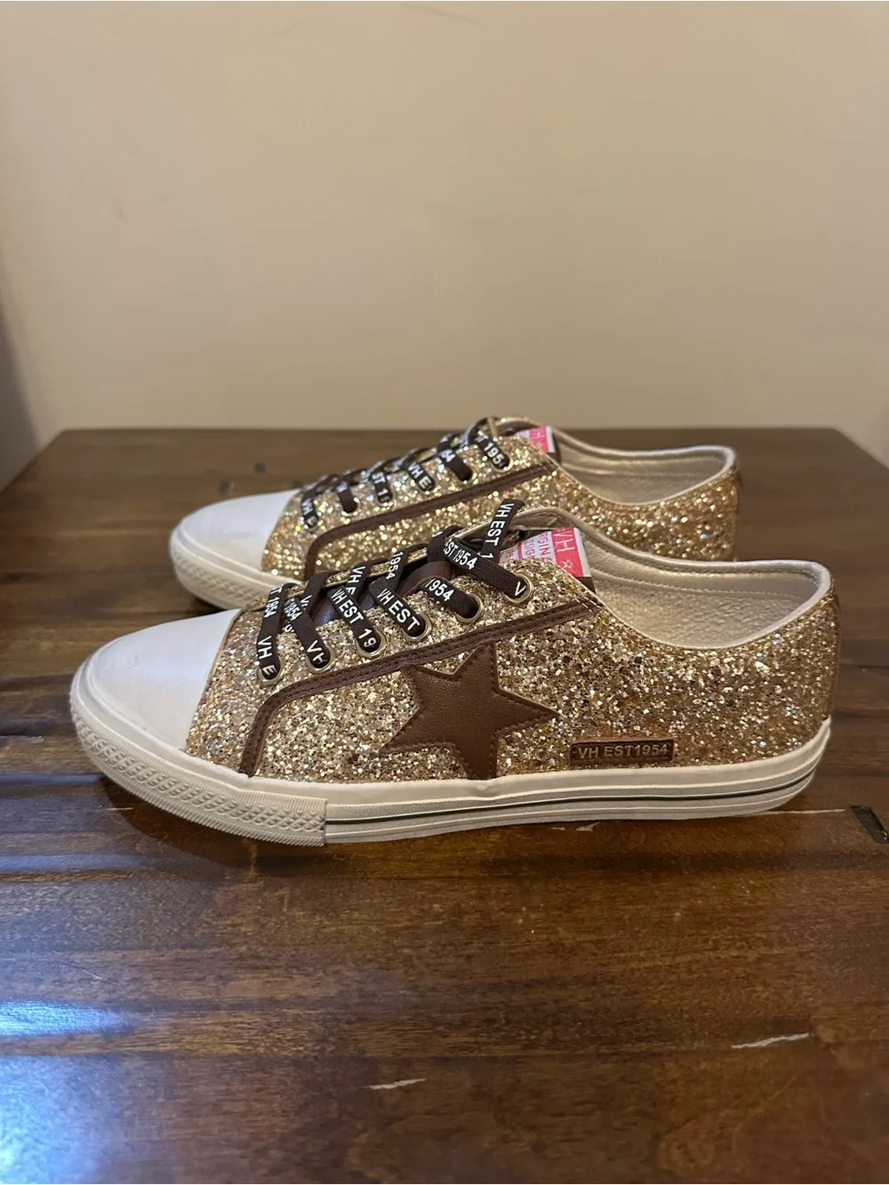 Vintage Havana Gold Glitter Low-Top Sneakers with White Toe Cap